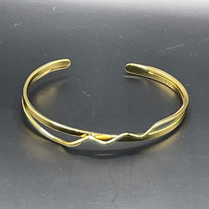 Polished gold bracelet